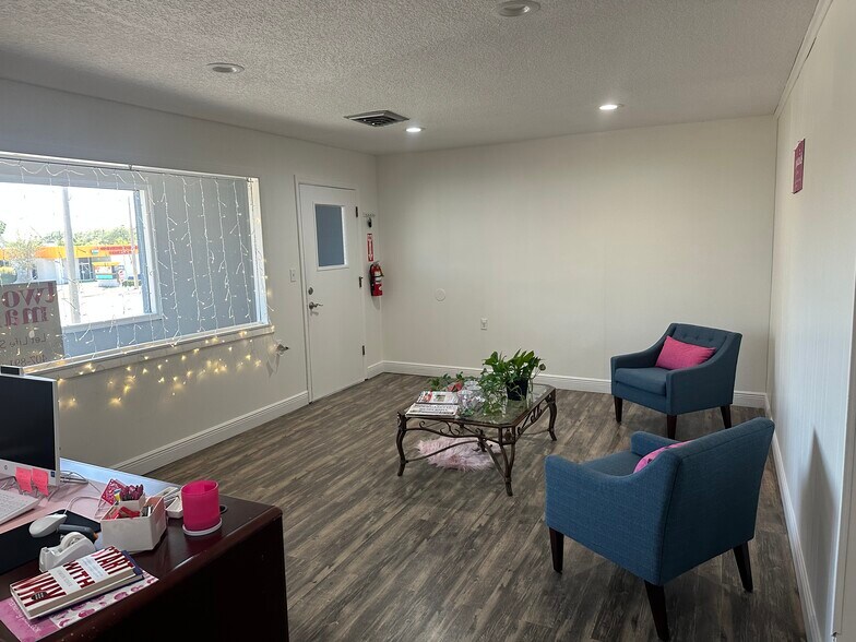 More Photos Of 2720-2728 13th St, Saint Cloud Freestanding For Lease