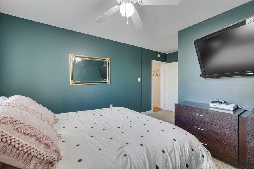 More Photos Of 305 N Main St, Ste Genevieve Storefront Retail Residential For Sale