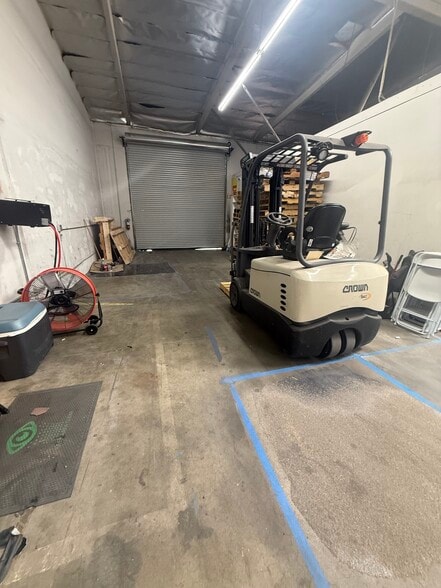 More Photos Of 12361-12435 Foothill Blvd, Sylmar Warehouse For Lease