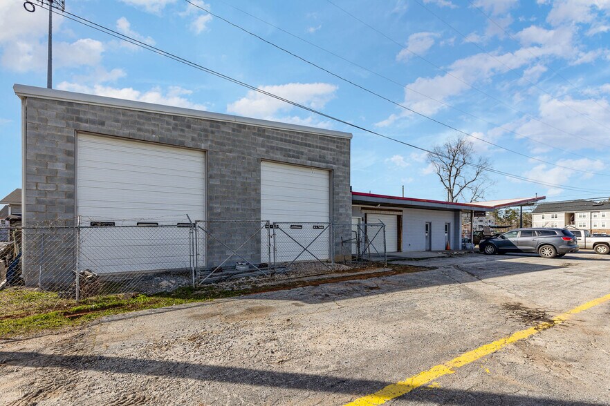 More Photos Of 1041 N Main St, Mooresville Auto Repair For Sale