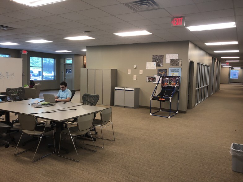 More Photos Of 3060 Little Hills Expy, Saint Charles Office For Lease