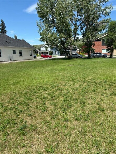 More Photos Of 313 1 St E, Cochrane Land For Sale