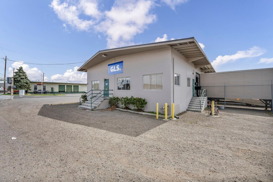 More Photos Of 1235 Glendale Ave, Sparks Truck Terminal For Lease