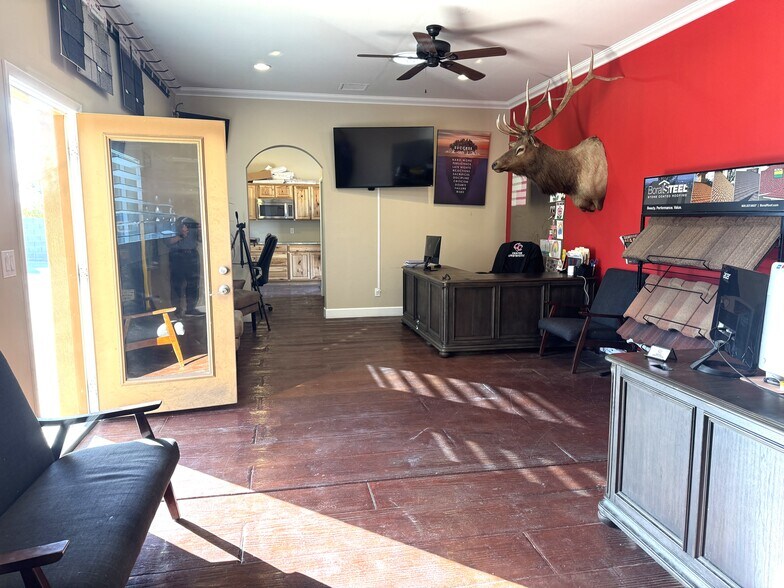 More Photos Of 710 N Ironwood Dr, Apache Junction Office For Sale