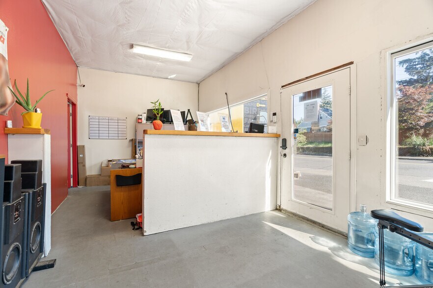 More Photos Of 7131 NE Prescott St, Portland Storefront Retail Office For Sale