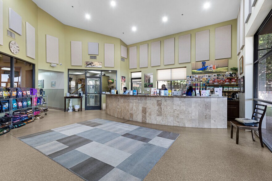 More Photos Of 6909 E Lincoln Dr, Paradise Valley Veterinarian Kennel For Sale