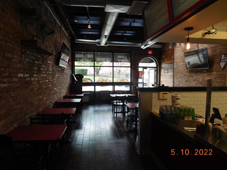More Photos Of 542 Crescent Blvd, Glen Ellyn Restaurant For Sale