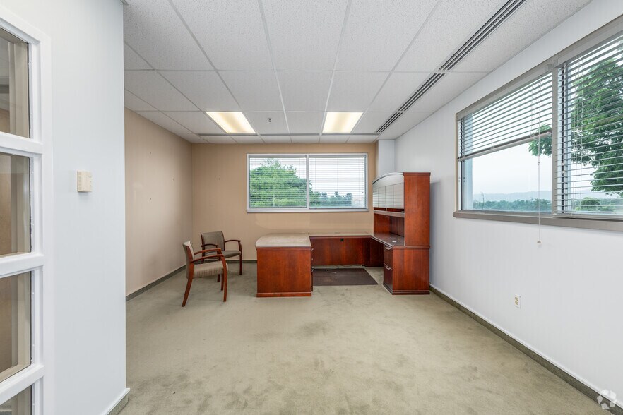 More Photos Of 10755 York Rd, Cockeysville Office For Sale