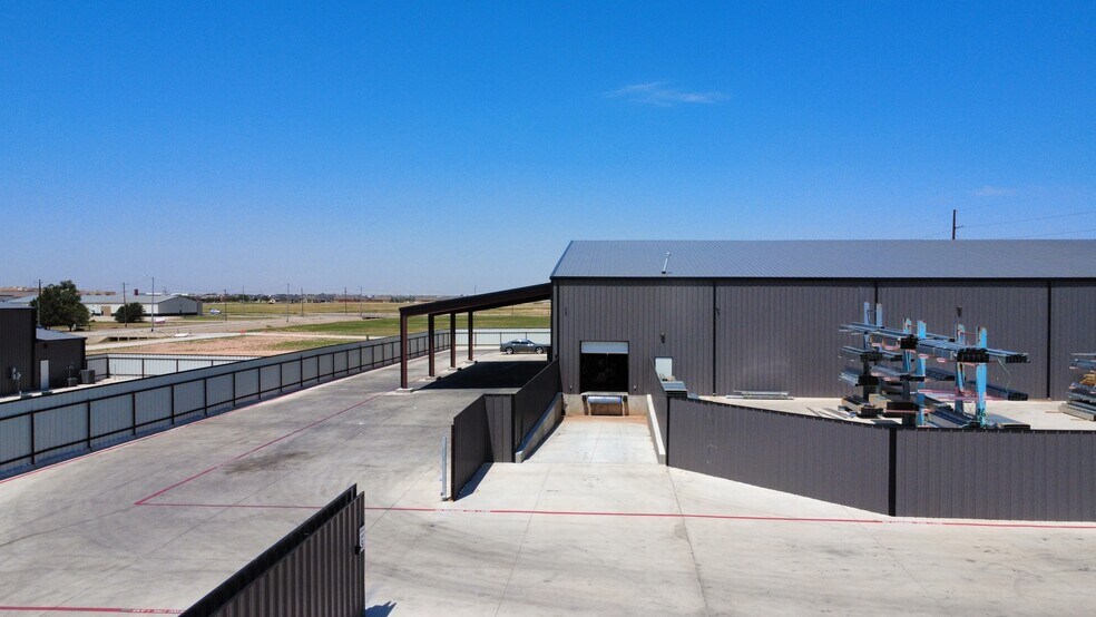 More Photos Of 3221 114th St, Lubbock Light Distribution For Sale