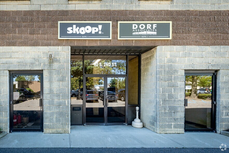 More Photos Of 62 S 2nd St, Deer Park Warehouse For Lease