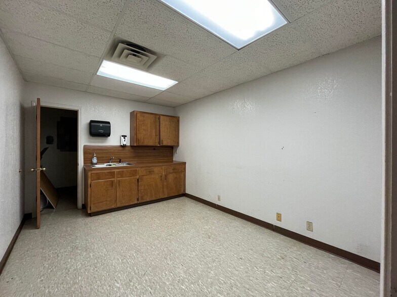 More Photos Of 302 Priest Dr, Killeen Office For Lease