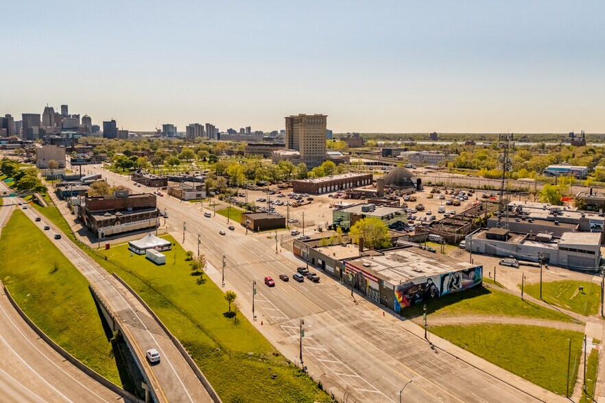 More Photos Of 2647-2661 Michigan Ave, Detroit Storefront For Sale