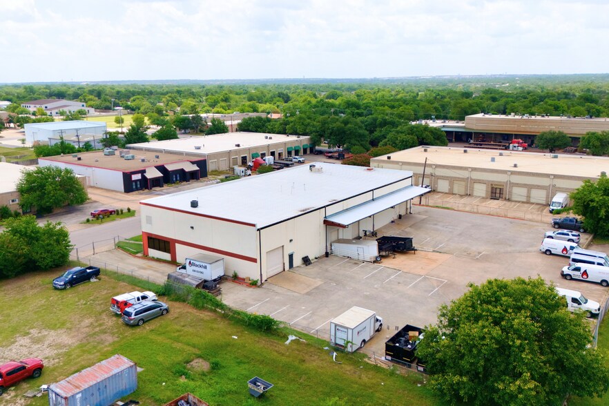 More Photos Of 2004 Lamar Dr, Round Rock Warehouse For Lease
