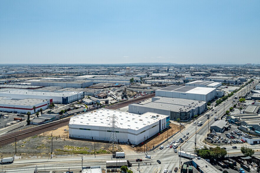 More Photos Of 3270 E Washington Blvd, Los Angeles Warehouse For Sale