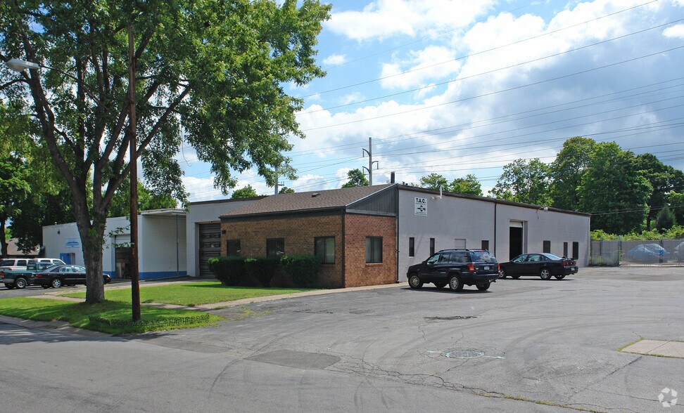 More Photos Of 170 Bennington Dr, Rochester Manufacturing For Lease