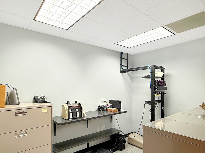 More Photos Of 401 Wabash Ave, Terre Haute Office For Sale