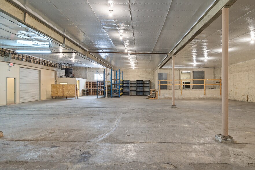 More Photos Of 922 W Fourth St, Mansfield Warehouse For Lease
