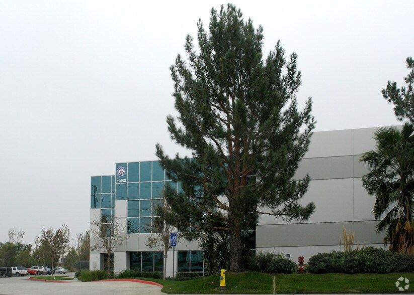 More Photos Of 11450 Philadelphia St, Jurupa Valley Distribution For Lease