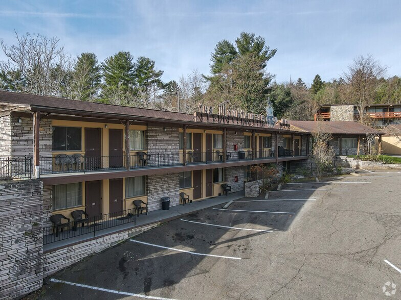 More Photos Of 155 Tunnel Rd, Asheville Hotel For Sale