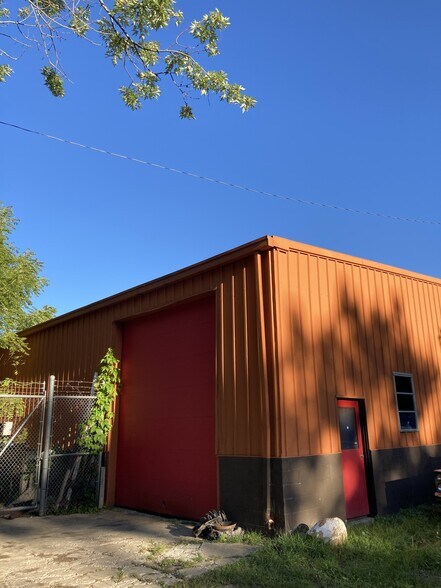 More Photos Of 65 E Pierce St, Whitestown Warehouse For Lease