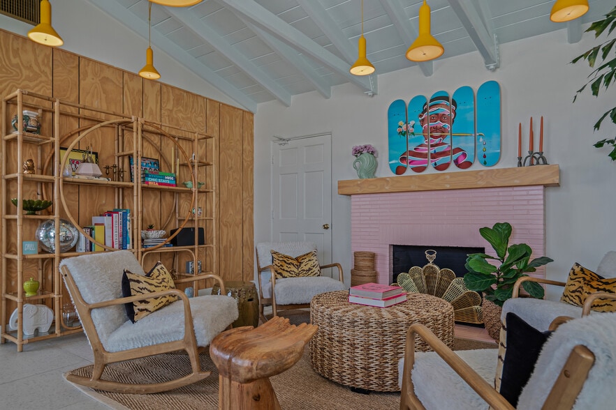 More Photos Of 555 S Warm Sands Dr, Palm Springs Hotel For Sale