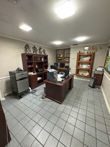 More Photos Of 3522 Pinemont Dr, Houston Manufacturing For Sale