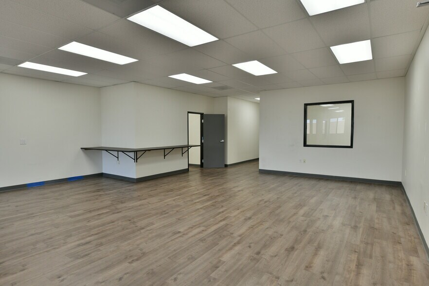 More Photos Of 15900 Hawthorne Blvd, Lawndale Office Residential For Lease