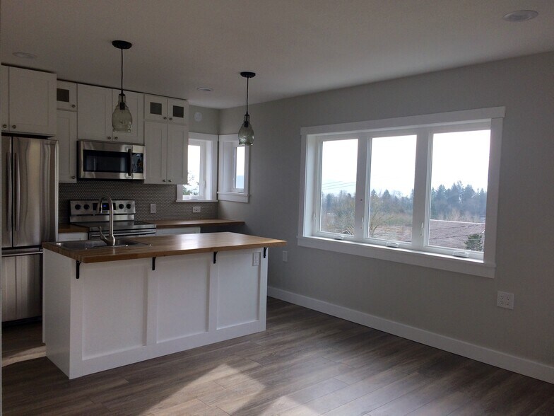 More Photos Of 1505 NW 10th Ave, Camas Multifamily For Sale