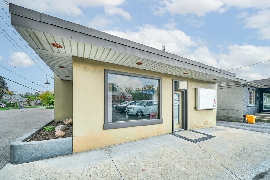 More Photos Of 519 Brock St N, Whitby Auto Repair For Sale