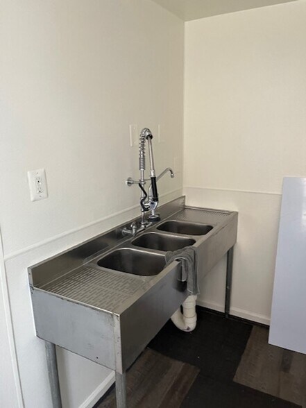 More Photos Of 406 Mill St, Occoquan Freestanding For Lease