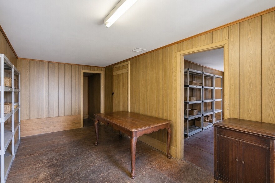 More Photos Of 1612 Main Rd, Riverhead Freestanding For Sale