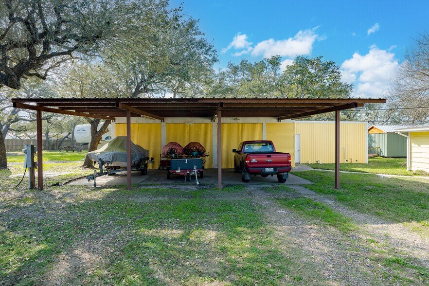 More Photos Of 3966 FM 1781, Rockport Specialty For Sale