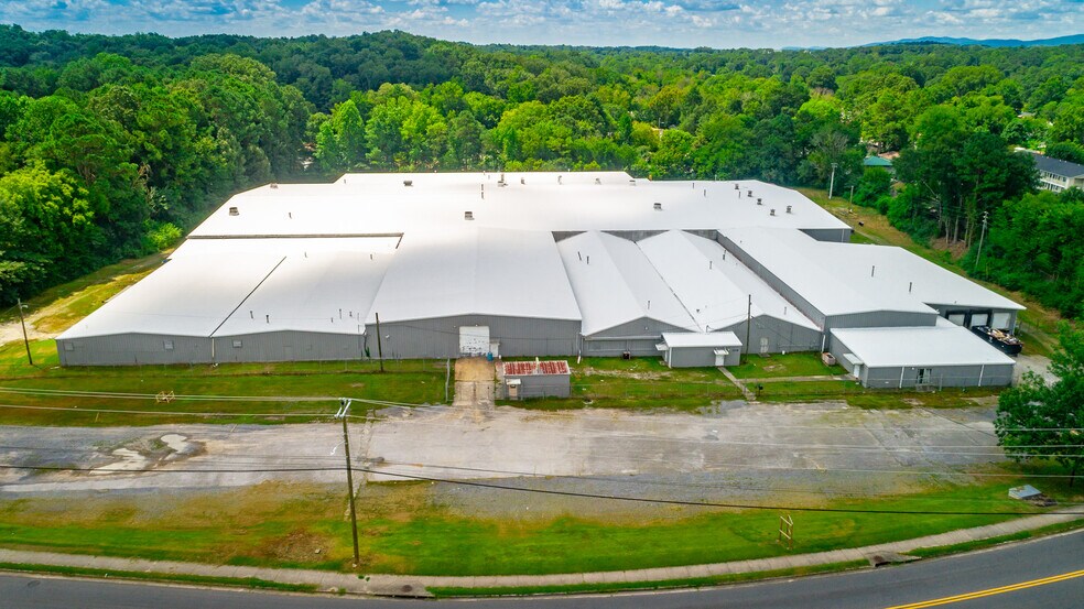 Primary Photo Of 1318 Underwood St, Dalton Warehouse For Sale