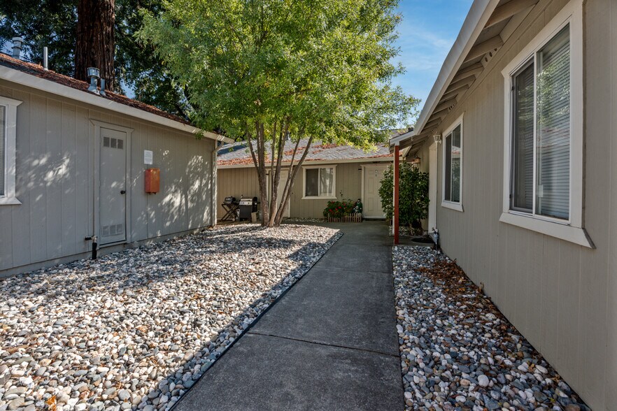 More Photos Of 757 Waugh Ln, Ukiah Apartments For Sale