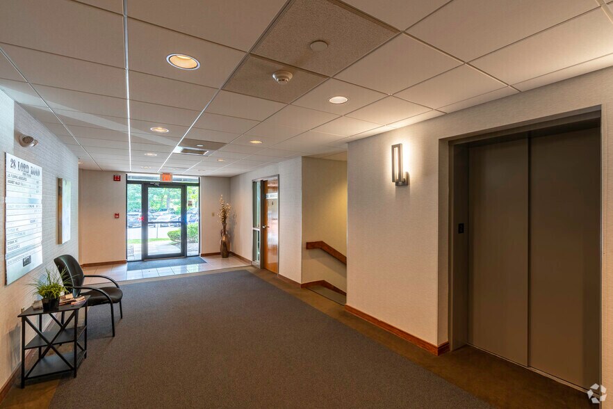 More Photos Of 28 Lord Rd, Marlborough Office For Lease