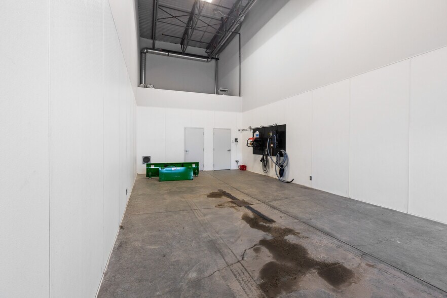 More Photos Of 1750 120 Av NE, Calgary Warehouse For Sale