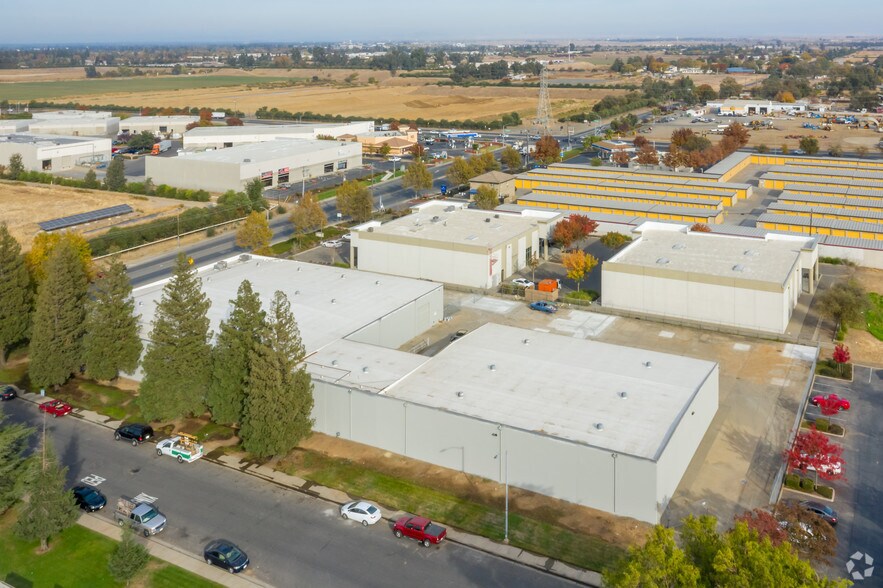 More Photos Of 8860 Fruitridge Rd, Sacramento Warehouse For Sale