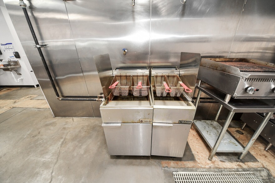 More Photos Of 30625 Kingsland Blvd, Brookshire Storefront For Sale