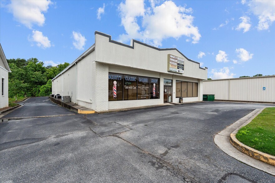 More Photos Of 907-909 S Park St, Carrollton Unknown For Lease