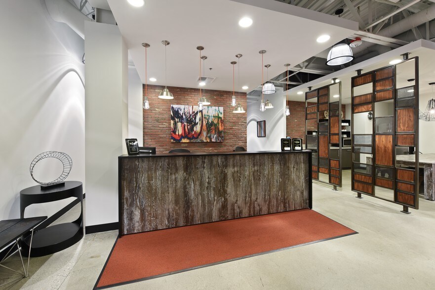 More Photos Of 2219 Rimland Dr, Bellingham Office For Lease