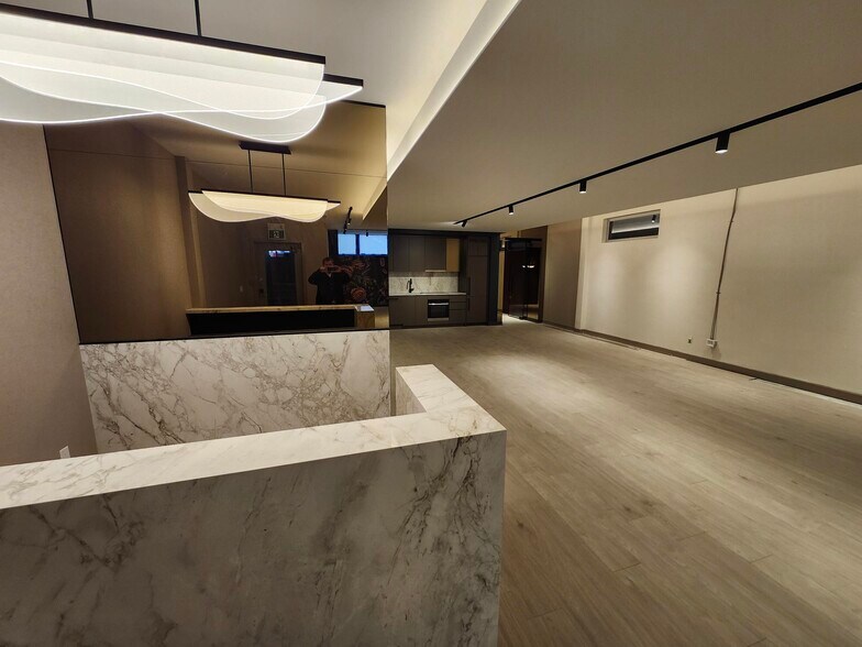 More Photos Of 636 King St W, Toronto Office For Lease