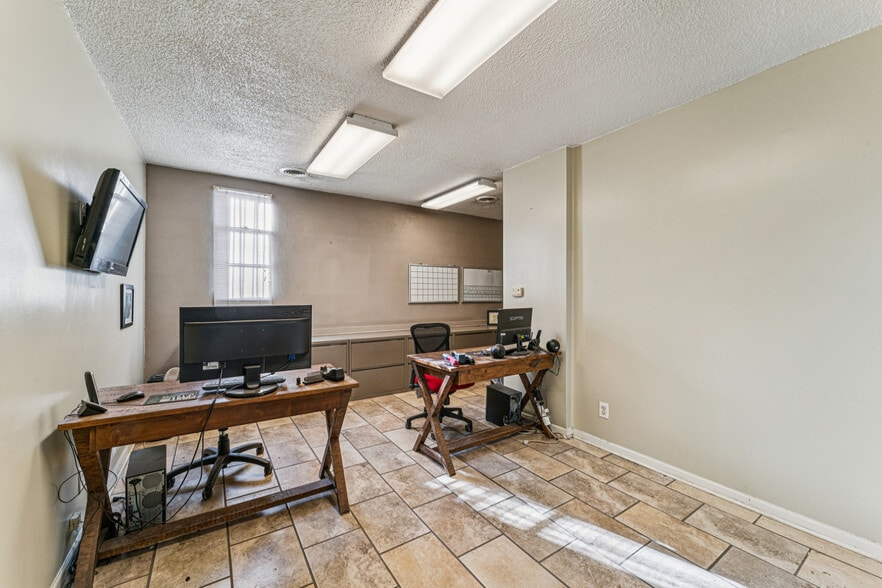 More Photos Of 1839 N 10th St, Kansas City Warehouse For Sale