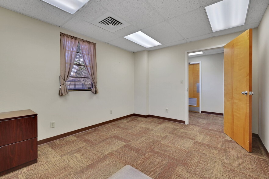More Photos Of 6601-6535 Chester Ave, Jacksonville Continuing Care Retirement Community For Lease