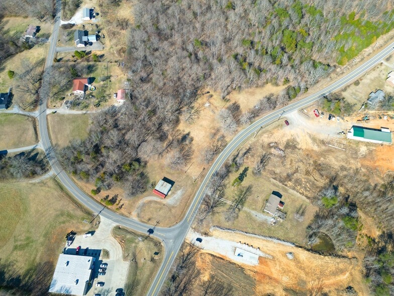 More Photos Of 2815 TN-49 Hwy, Charlotte Auto Repair For Sale