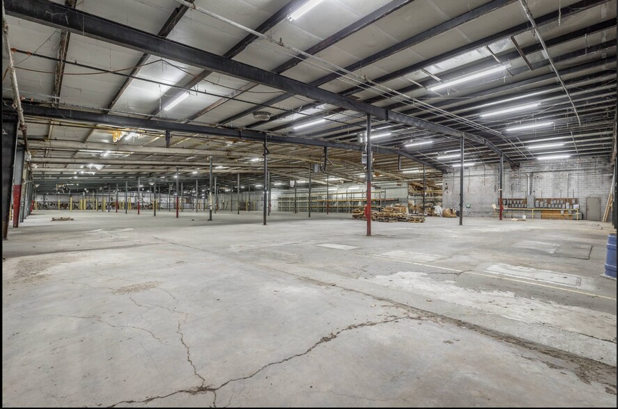 More Photos Of 1318 Underwood St, Dalton Warehouse For Sale
