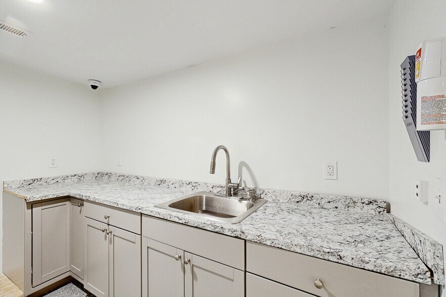 More Photos Of 1722-1724 Atlantic Ave, Atlantic City Apartments For Lease