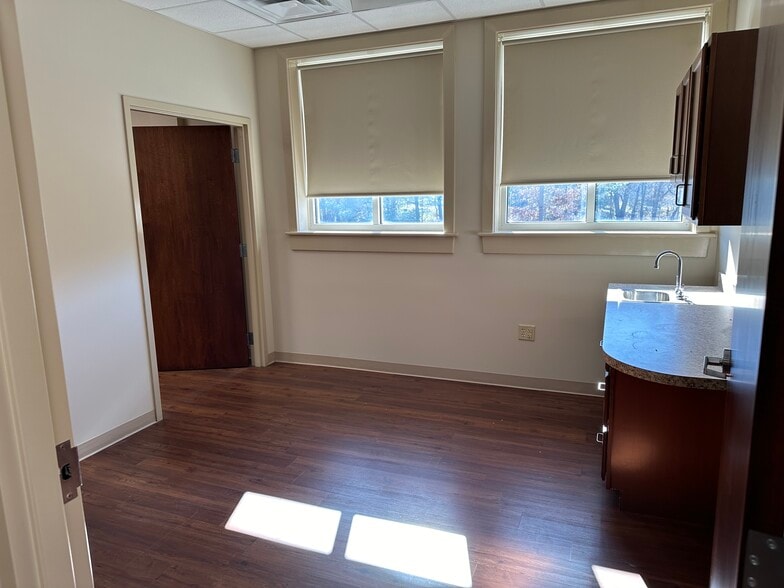More Photos Of 101 Financial Dr, Elizabethtown Medical For Lease