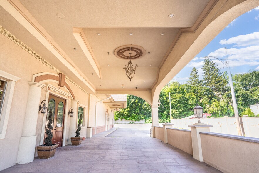 More Photos Of 142-146 E Main St, Ilion Specialty For Sale