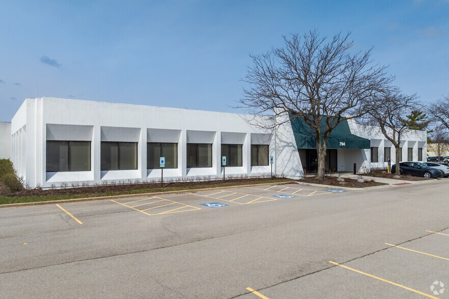 More Photos Of 700-702 N Deerpath Dr, Vernon Hills Light Distribution For Sale