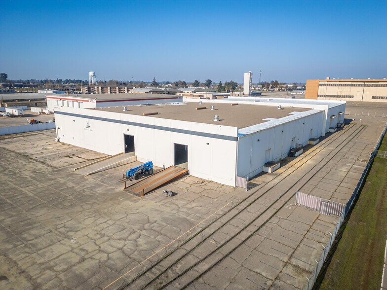 More Photos Of 2901 Apron Ave, Atwater Warehouse For Lease